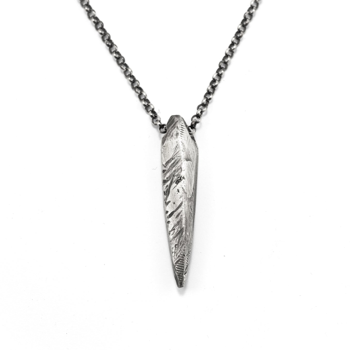 Spygliuočių sidabro karoliai