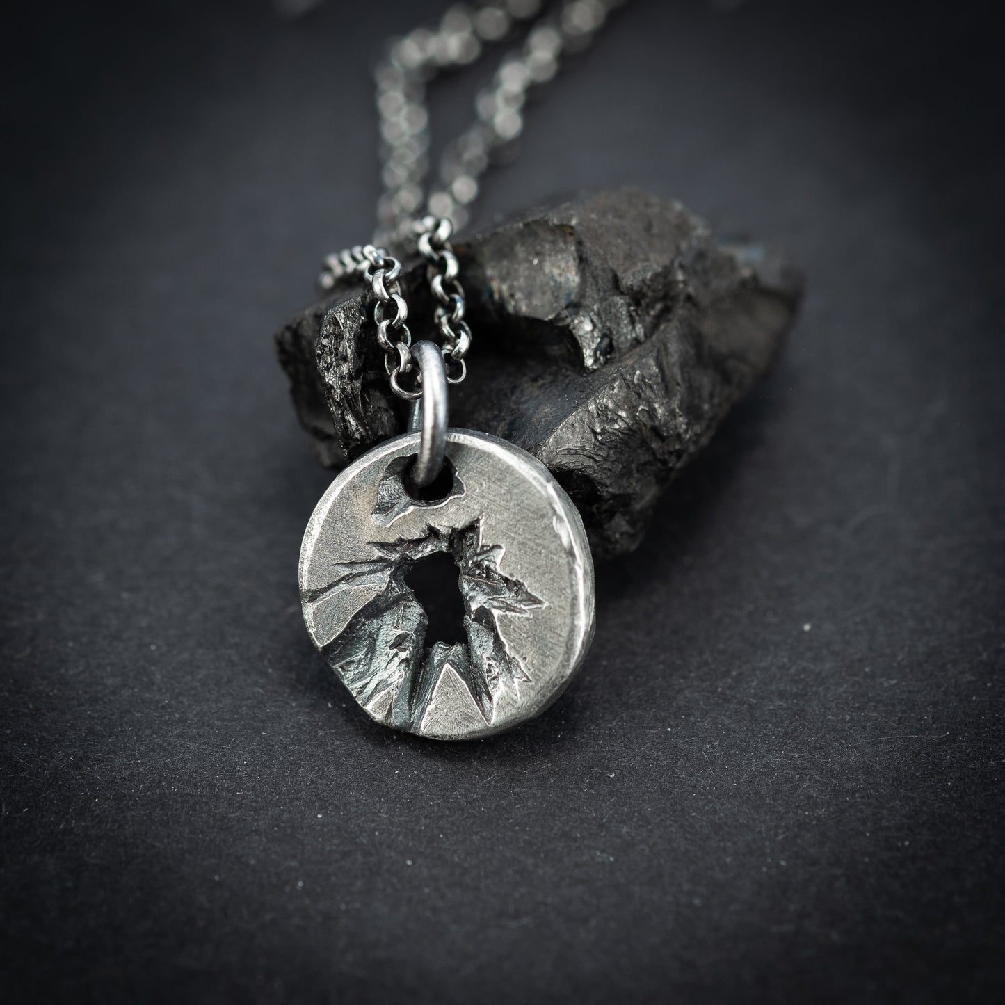 Round broken silver 925 pendant