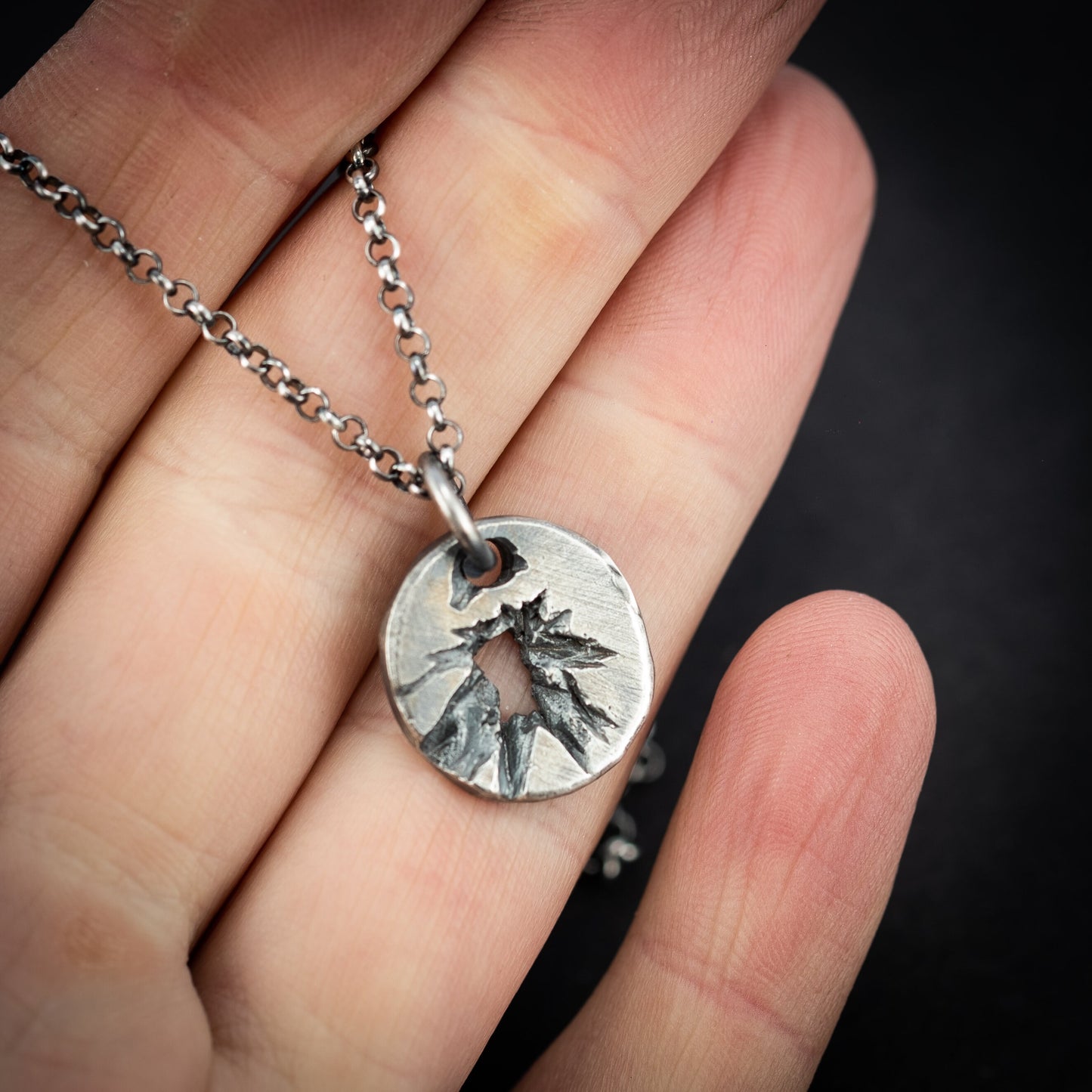 Round broken silver 925 pendant
