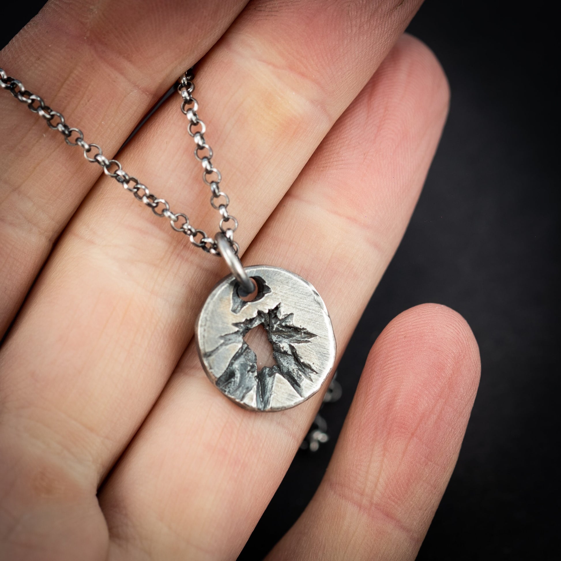 Round broken silver 925 pendant