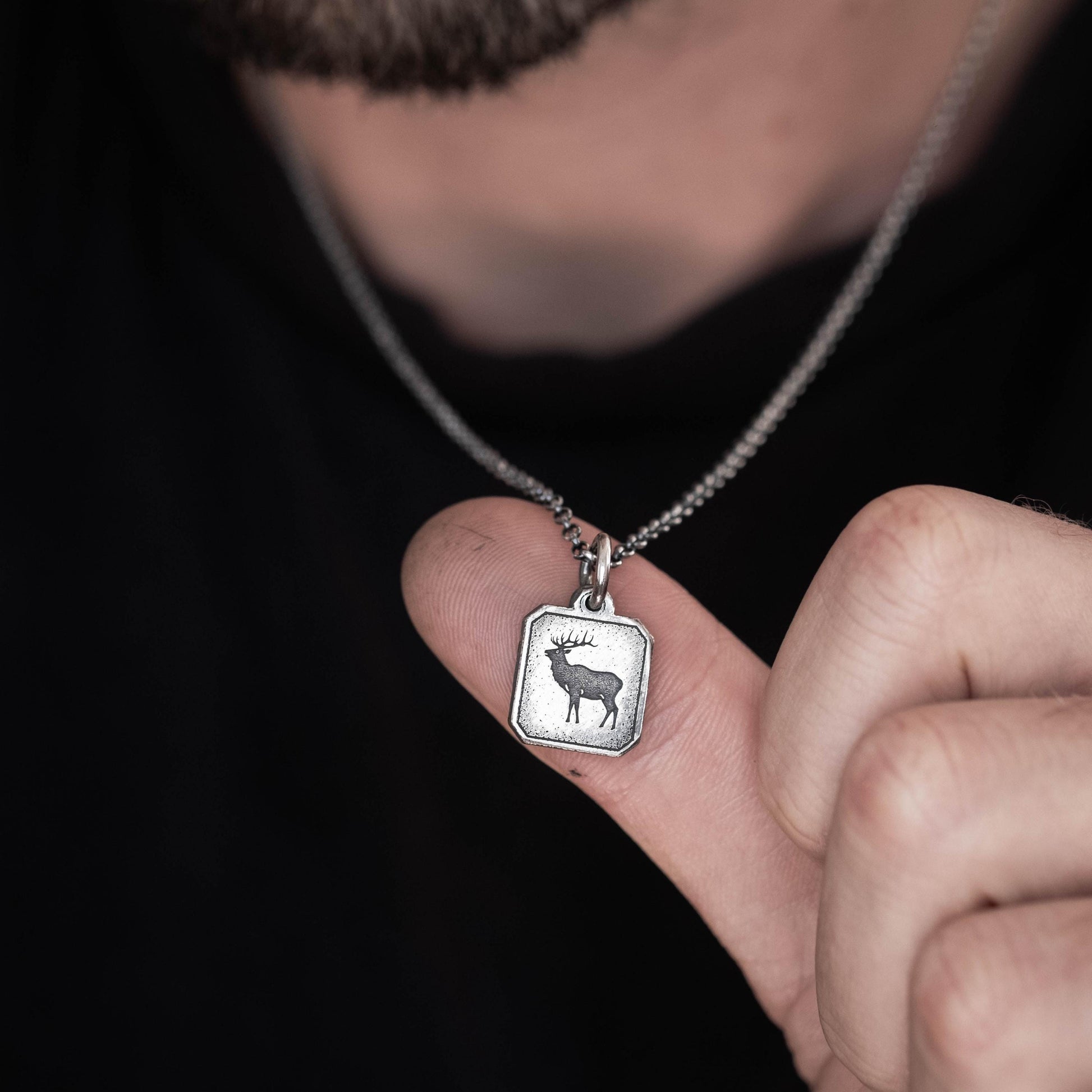 Rustic Silver Deer Necklace – Men’s Elk Pendant, Engraved Wildlife Totem Jewelry, Nature Inspired Gift for Him