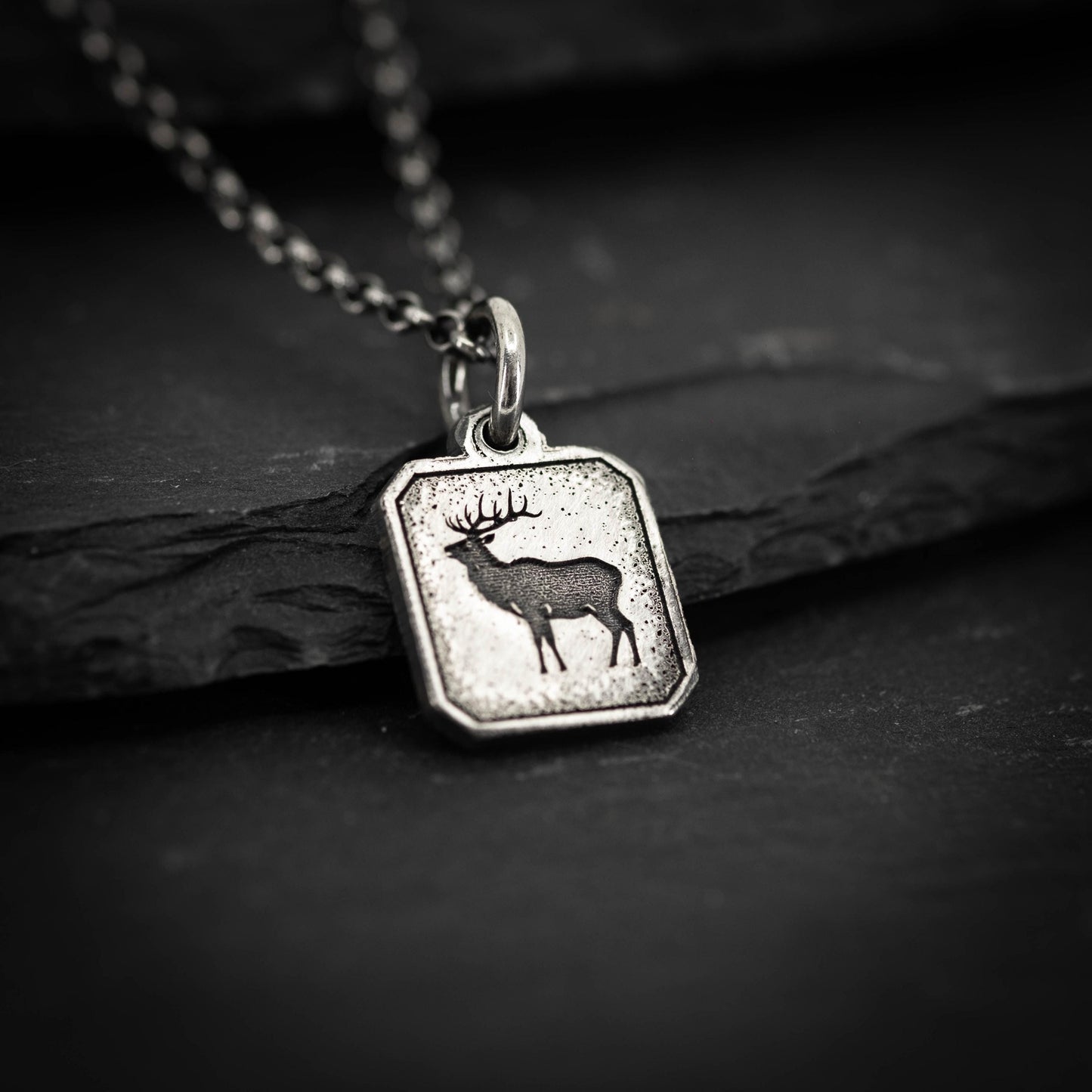 Rustic Silver Deer Necklace – Men’s Elk Pendant, Engraved Wildlife Totem Jewelry, Nature Inspired Gift for Him