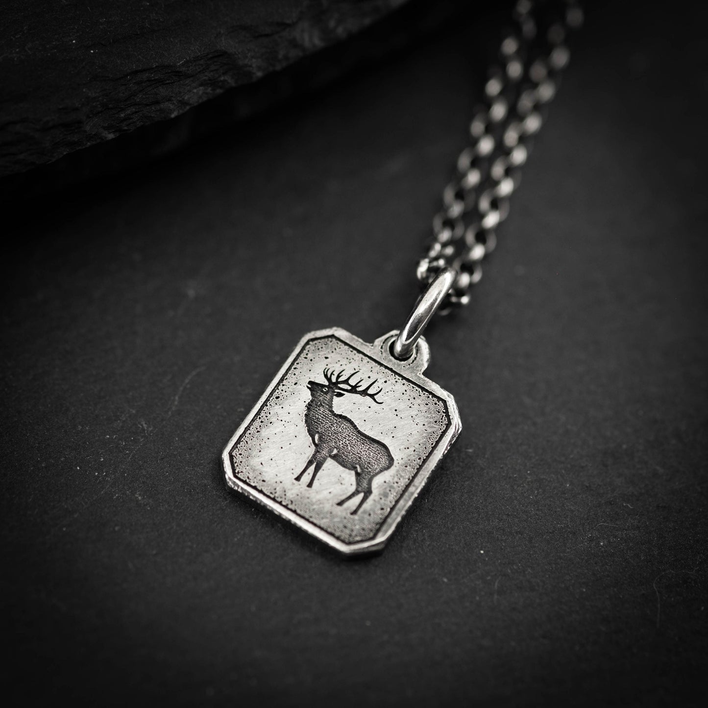 Rustic Silver Deer Necklace – Men’s Elk Pendant, Engraved Wildlife Totem Jewelry, Nature Inspired Gift for Him