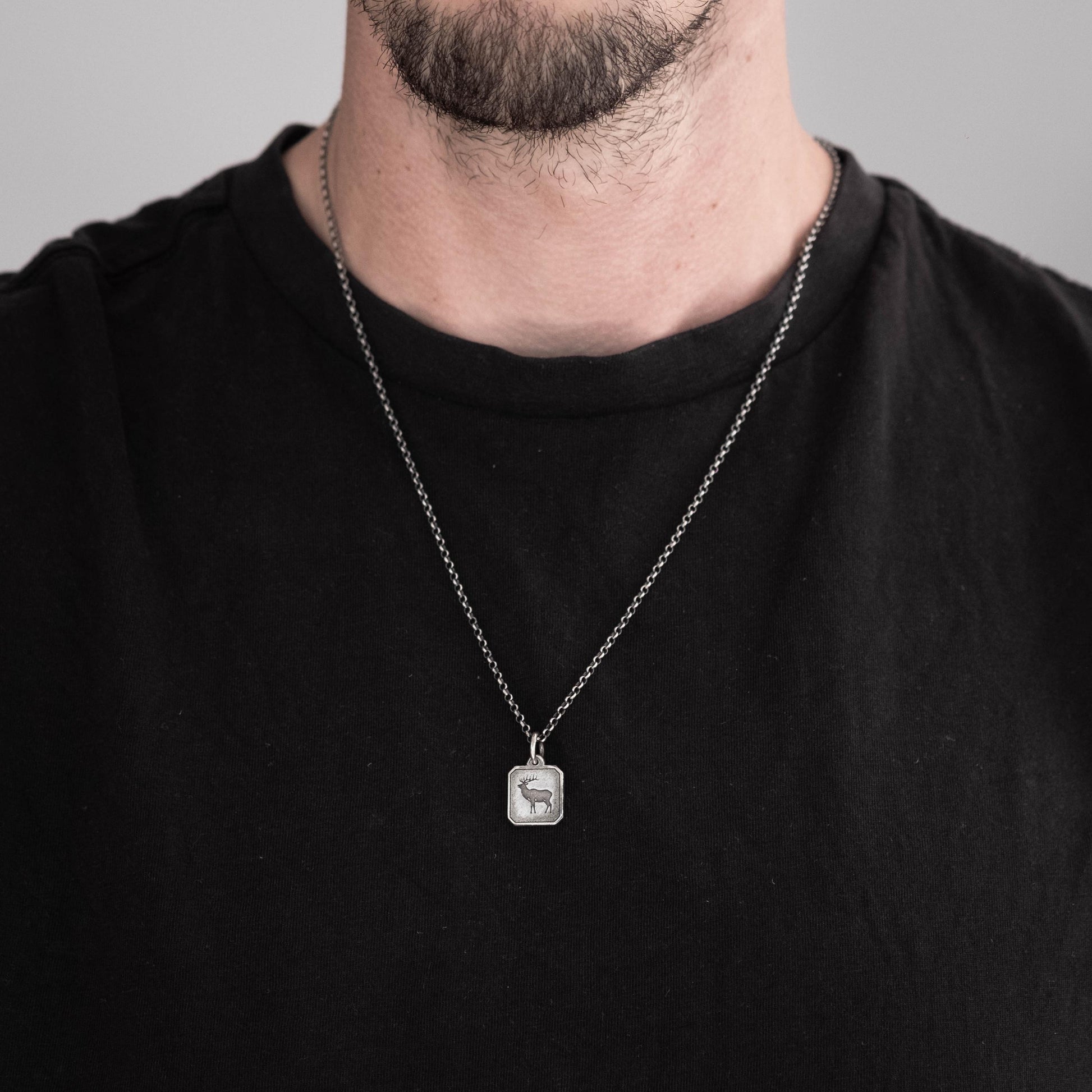 Rustic Silver Deer Necklace – Men’s Elk Pendant, Engraved Wildlife Totem Jewelry, Nature Inspired Gift for Him