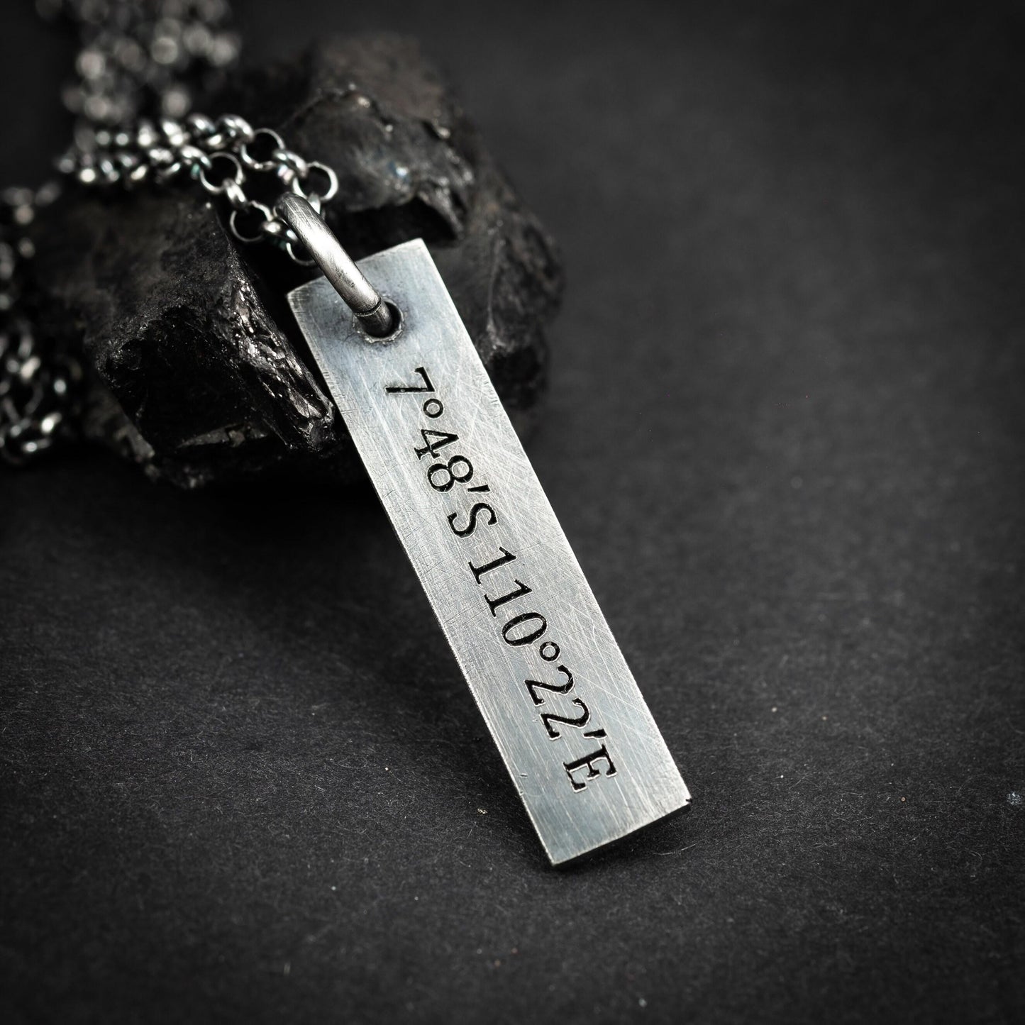 Personalized Silver GPS Coordinates Bar Necklace – Custom Location Jewelry for Meaningful Gifts