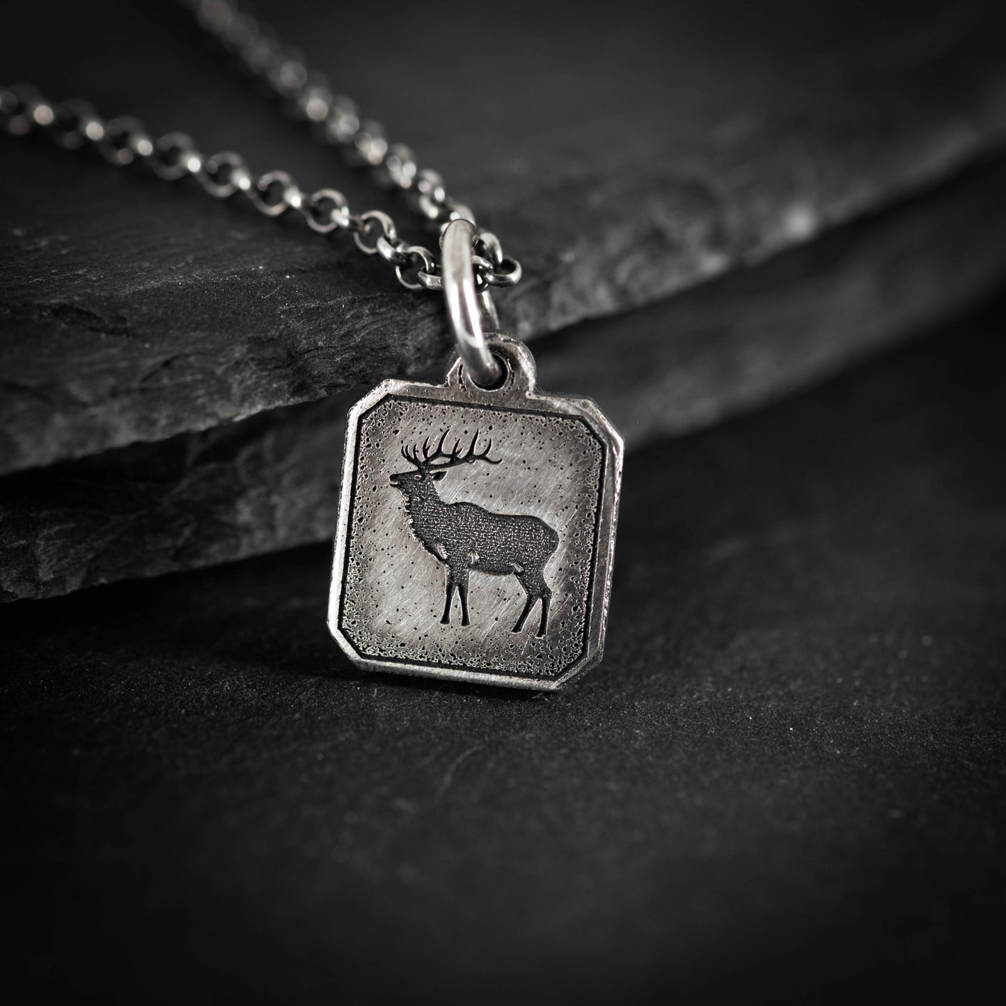 Rustic Silver Deer Necklace – Men’s Elk Pendant, Engraved Wildlife Totem Jewelry, Nature Inspired Gift for Him