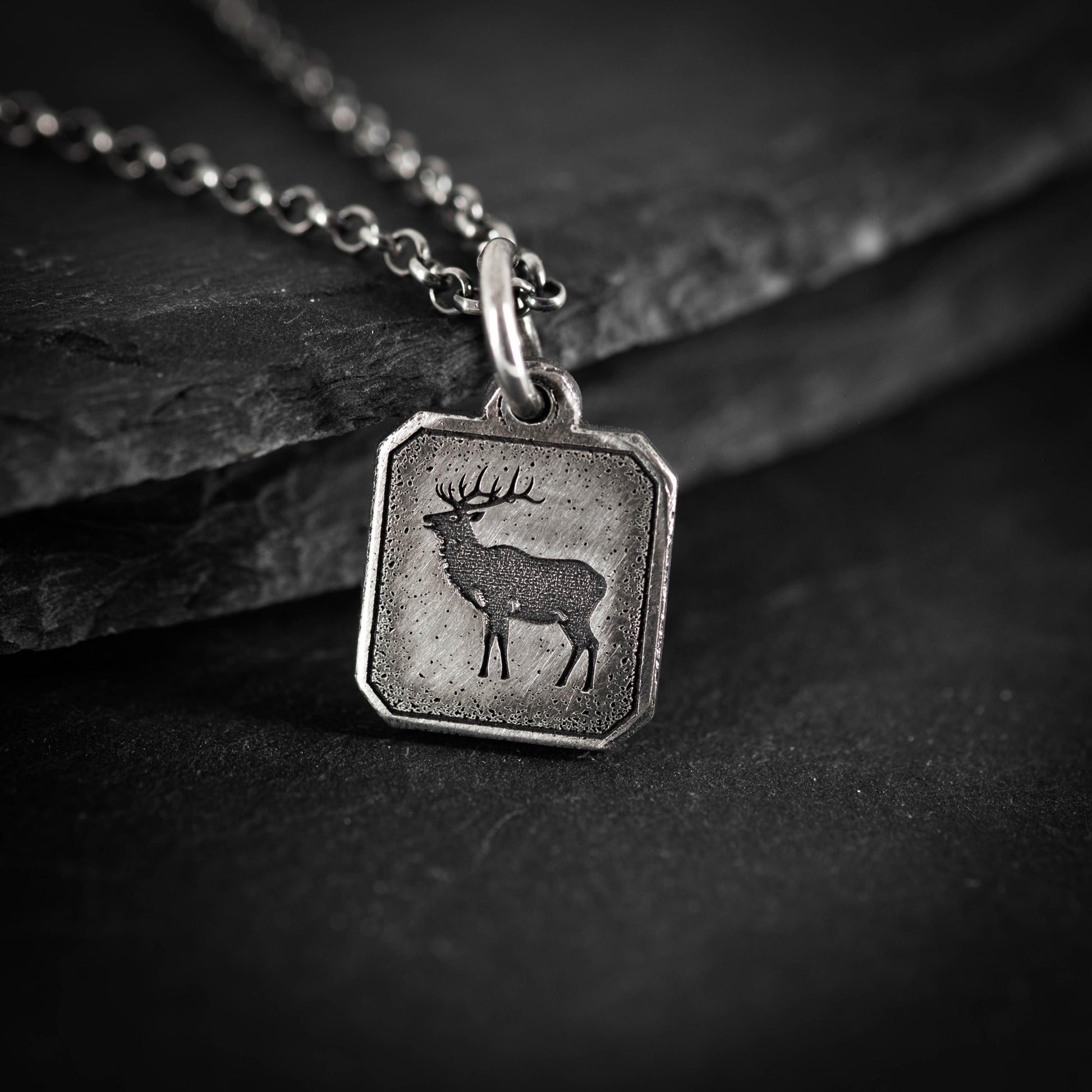 Rustic Silver Deer Necklace – Men’s Elk Pendant, Engraved Wildlife Totem Jewelry, Nature Inspired Gift for Him