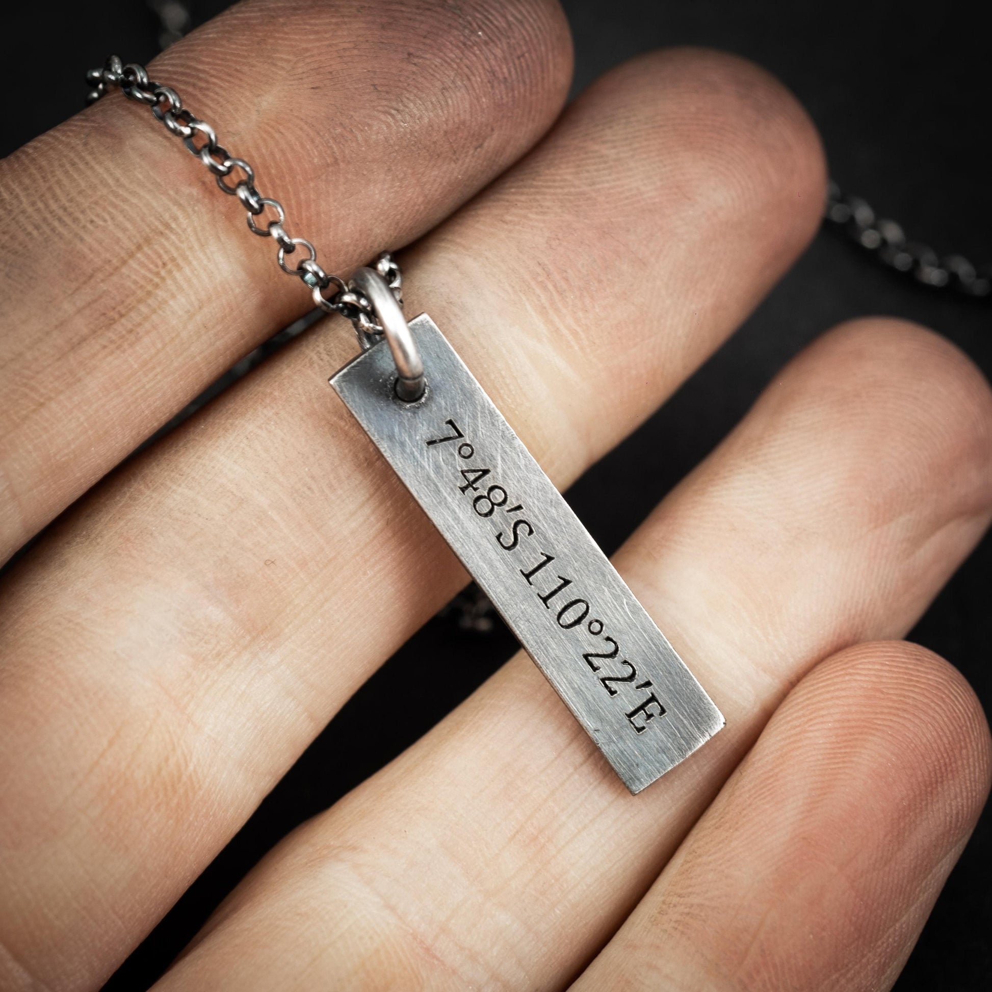 Personalized Silver GPS Coordinates Bar Necklace – Custom Location Jewelry for Meaningful Gifts