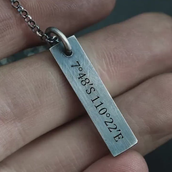 Personalized Silver GPS Coordinates Bar Necklace – Custom Location Jewelry for Meaningful Gifts