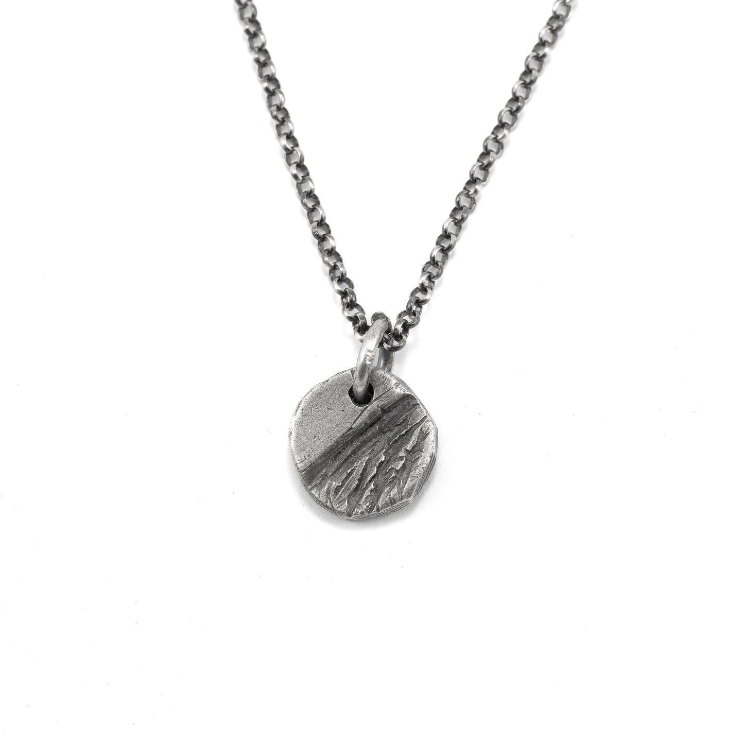 Round silver necklace